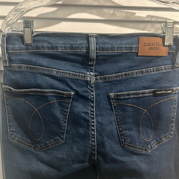 NWT Calvin Klein High Rise Skinny Jeans with Five pockets Size 6. Waist 28” - Picture 6 of 8